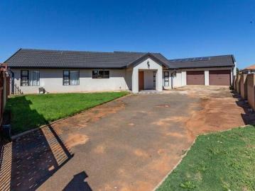 3 Bedroom House to Rent in Crystal Park