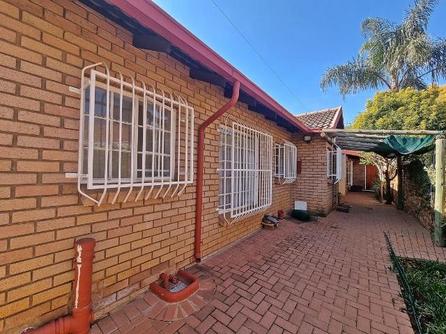 3 Bedroom House To Rent in Die Wilgers