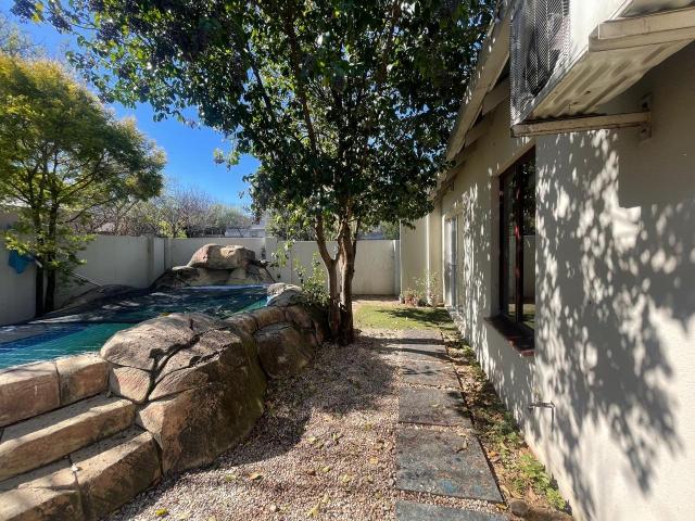 3 Bedroom House To Rent in Douglasdale