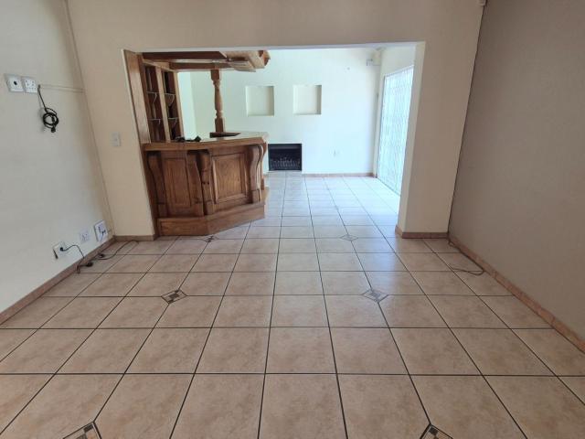 3 Bedroom House To Rent in Dowerglen