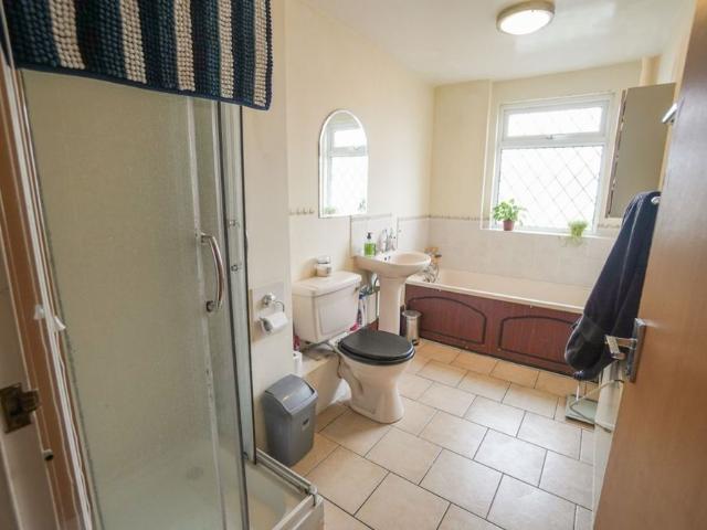 To Rent Archdale Close, Ensbury Park, Bournemouth, BH10 £1,725 pcm Tenancy Info