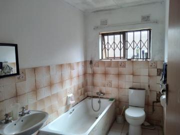 3 Bedroom House To Rent in Esikhawini