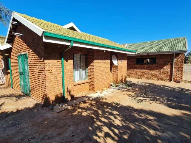 3 Bedroom House to Rent in Flora Park