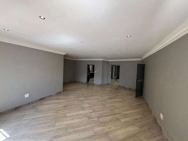 3 Bedroom House To Rent in Gallo Manor