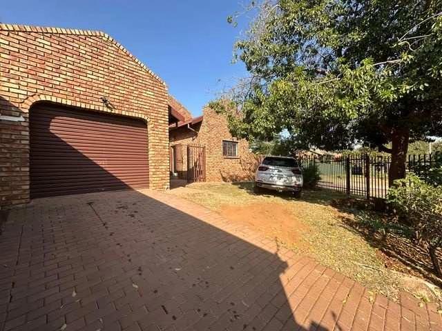 3 Bedroom House to Rent in Garsfontein