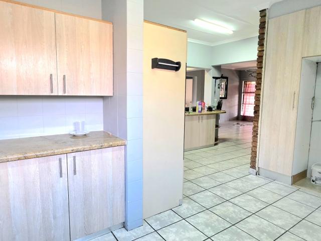 3 Bedroom House To Rent in Glenvista