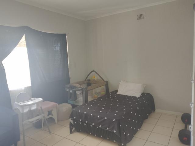 3 Bedroom House To Rent in Grassy Park