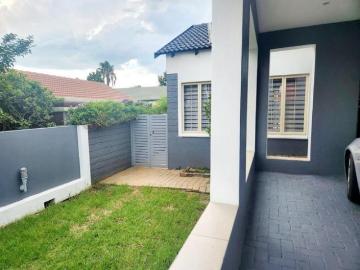 3 Bedroom House to Rent in Halfway Gardens