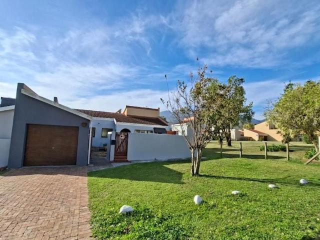 3 Bedroom house to rent in Heather Park, George