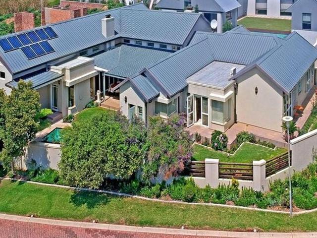 3 Bedroom House to Rent in Helderfontein Estate