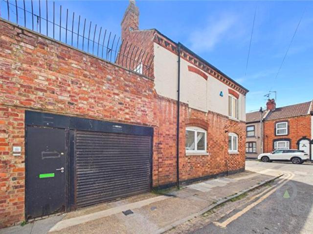 3 Bedroom House To Rent In Hood Street, Northampton, Northamptonshire, NN1
