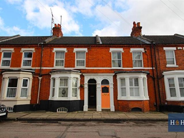 3 Bedroom House To Rent In Holly Road, Abington, NN1