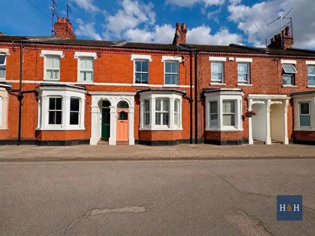 3 Bedroom House To Rent In Holly Road, Abington, NN1