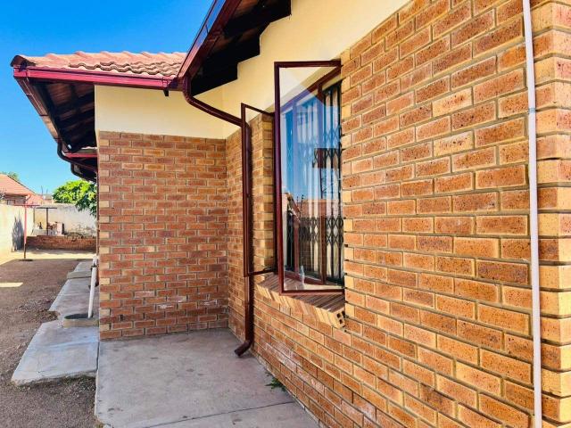 3 Bedroom House To Rent in Ivy Park