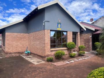3 Bedroom House to Rent in Ivy Park