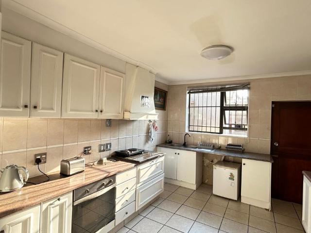 3 Bedroom House To Rent in Kensington