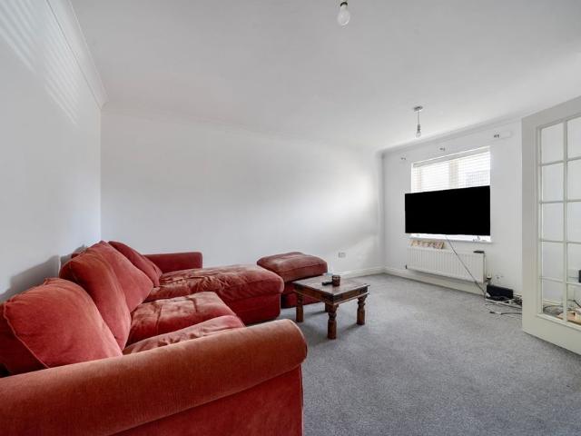 3 Bedroom House To Rent in Kingsnorth