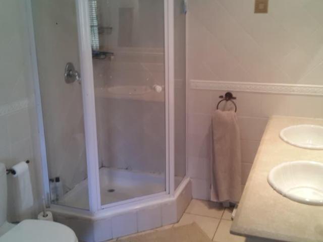 3 Bedroom House To Rent in Lakefield