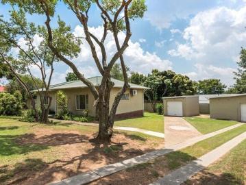 3 Bedroom House to Rent in Lakeside