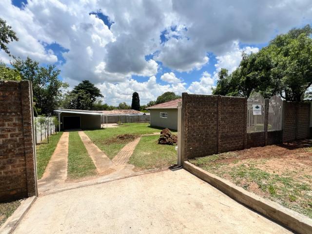 3 Bedroom House To Rent in Lakeside