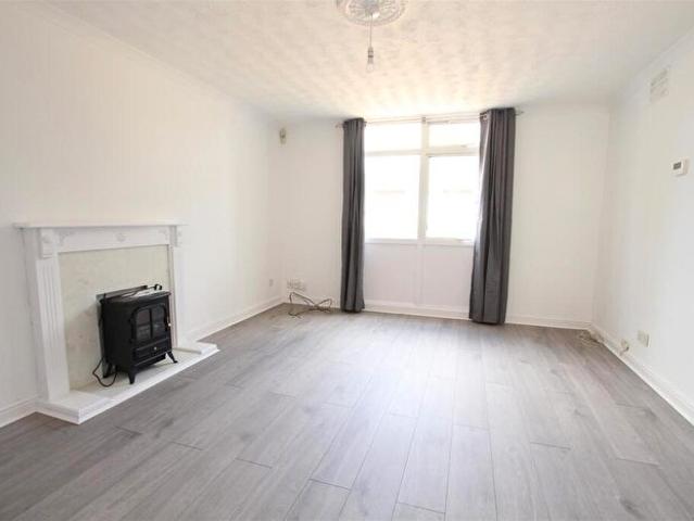 3 Bedroom House To Rent In Longueville Court, Northampton, NN3