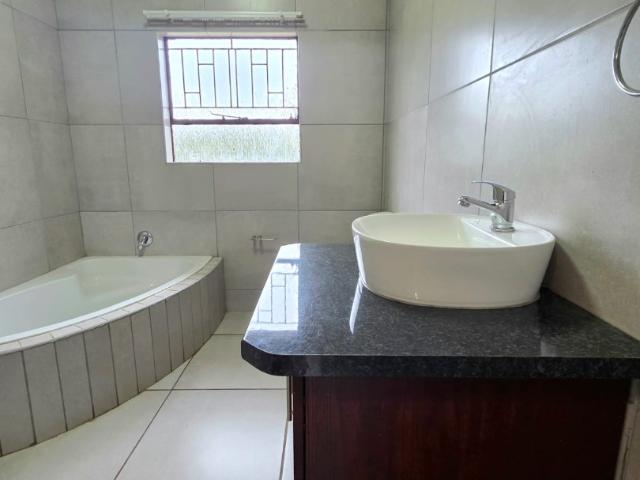 3 Bedroom House To Rent in Lochvaal
