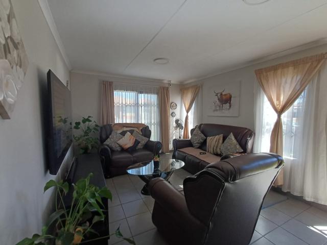 3 Bedroom House To Rent in Lydenburg