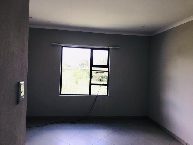3 Bedroom House To Rent in Mackenzie Park