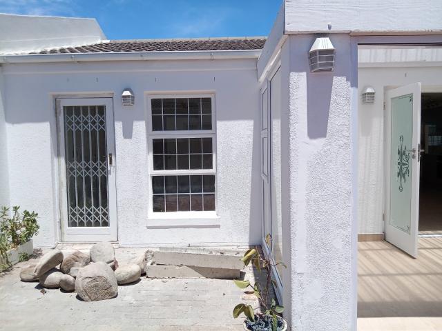 3 Bedroom House To Rent in Marina Da Gama