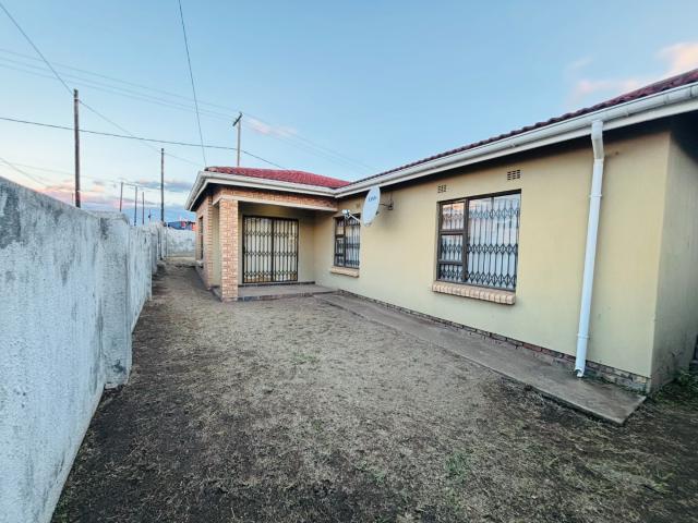 3 Bedroom House To Rent in Mdantsane Nu 16