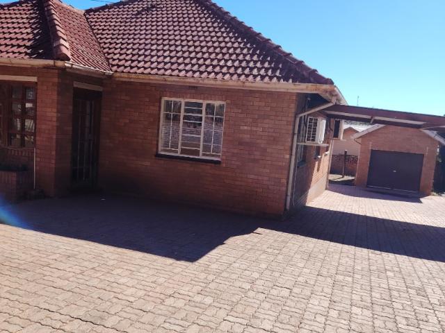 3 Bedroom House To Rent in Postmasburg