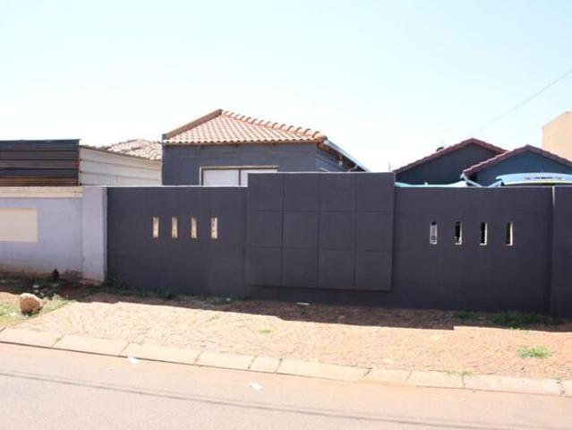 3 Bedroom House to Rent in Protea Glen