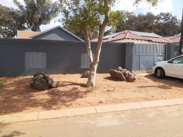 3 Bedroom House to Rent in Protea Glen