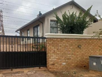 3 Bedroom House to Rent in Protea North