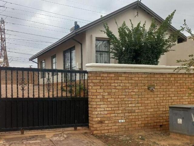 3 Bedroom House to Rent in Protea North