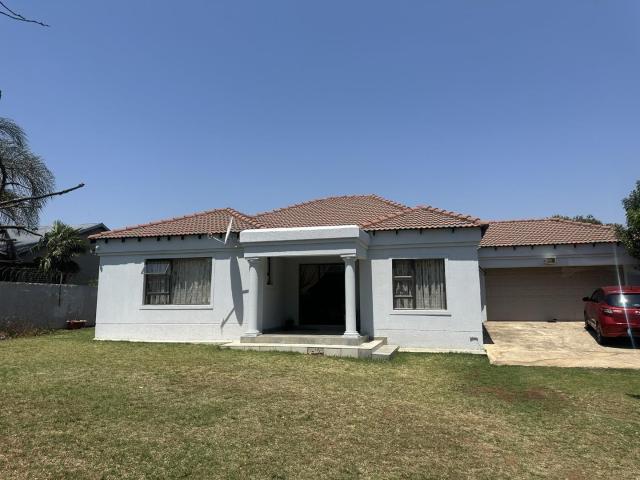 3 Bedroom House to Rent in Roodepoort West