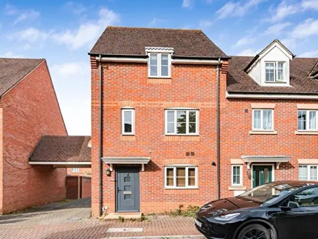3 Bedroom House To Rent In Robinson Road, Wootton, Oxfordshire, OX1