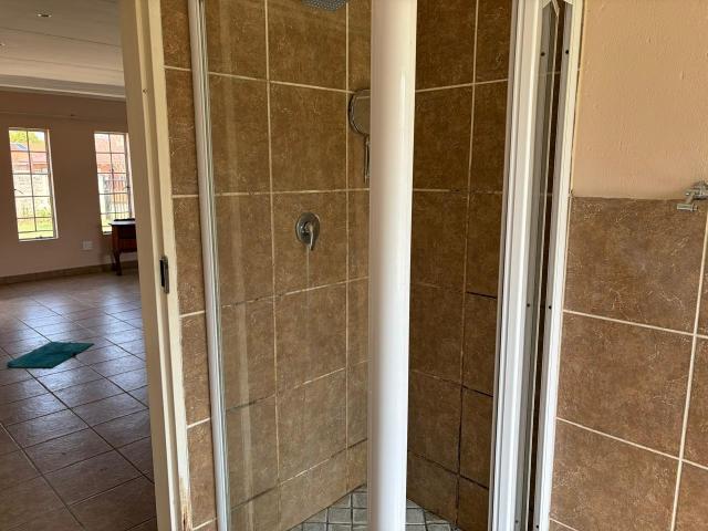 3 Bedroom House To Rent in Rothdene