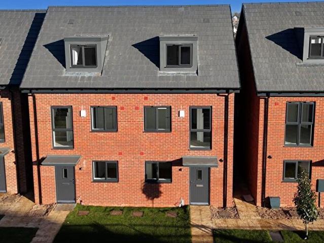 3 Bedroom House To Rent In Roundhouse Way, Wellingborough, NN8