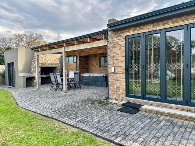 3 Bedroom house to rent in Sandbaai, Hermanus