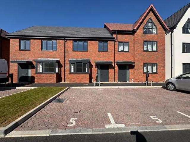 3 Bedroom House To Rent In Sanders Lane, Aylesbury, HP21