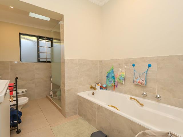 3 Bedroom House To Rent in Sandown