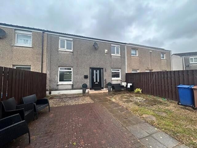 3 Bedroom House To Rent In Semple Place, Linwood, PA3