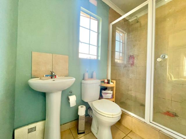 3 Bedroom House To Rent in Sky City