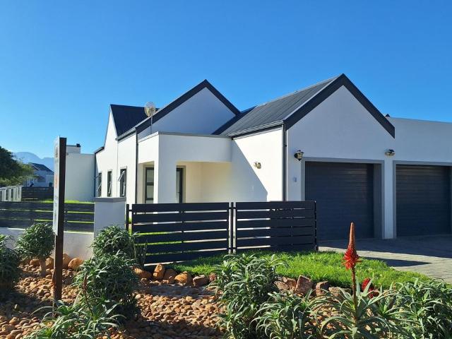 3 Bedroom house to rent in Silwerstrand Golf And River Estate, Robertson