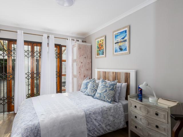 3 Bedroom House To Rent in Somerset West Central