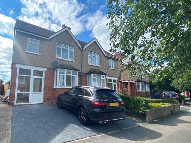 3 Bedroom House To Rent In Stacey Avenue, Wolverton, MK12