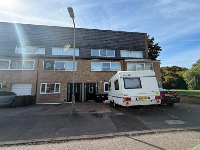 3 Bedroom House To Rent In Stantonbury, MK14