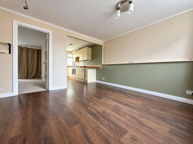 3 bedroom house to rent Jones Close, Southend on Sea, Essex, SS2