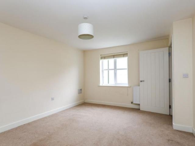 3 bedroom house to rent Larkspur Drive, Burgess Hill, RH15